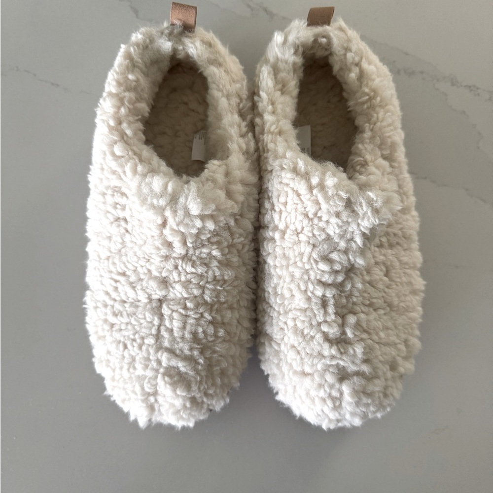 Slippers - Picture 2 of 5